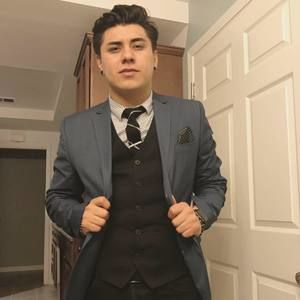 Meet your Posher, Ernesto c.